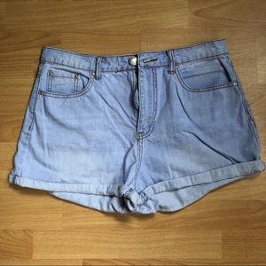Super cute light wash high-waisted jeans shorts